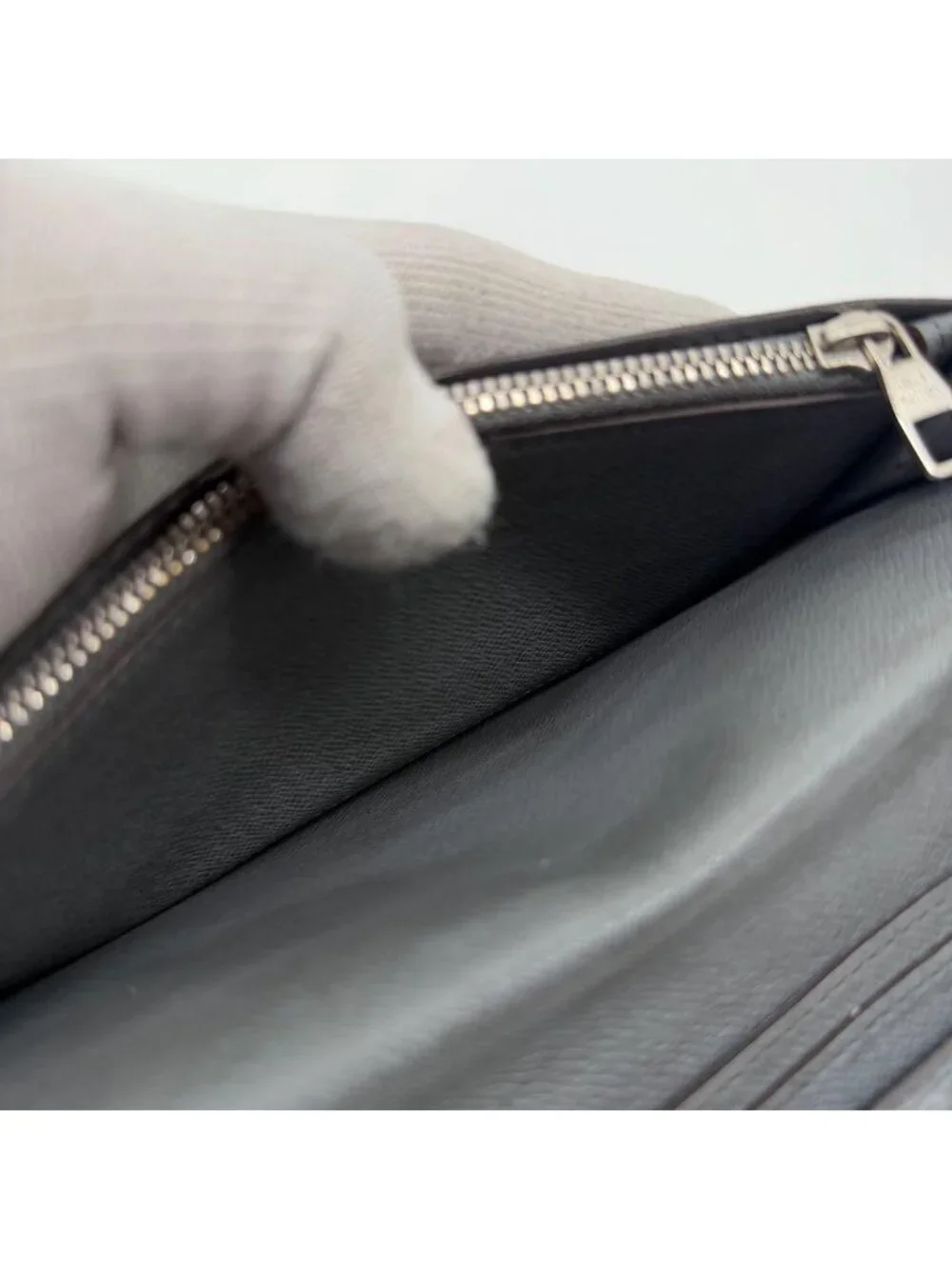 Louis Vuitton Portefeuille Brazza Taiga Leather Gray Bifold Wallet